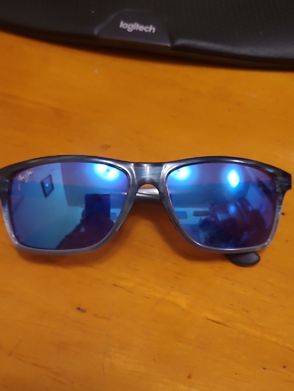 Maui Jim offshore stg-bh Sunglasses with Blue Mirrored Lenses